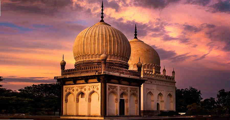 10 Noteworthy Tombs Around the World
