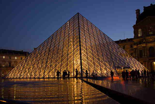 Pyramide, Le Grand Louvre